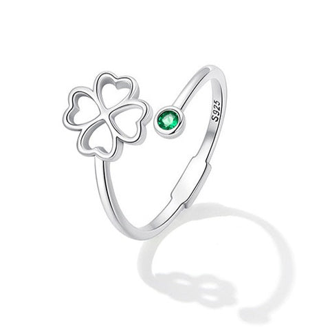 'Trebol' Green Diamond Ring